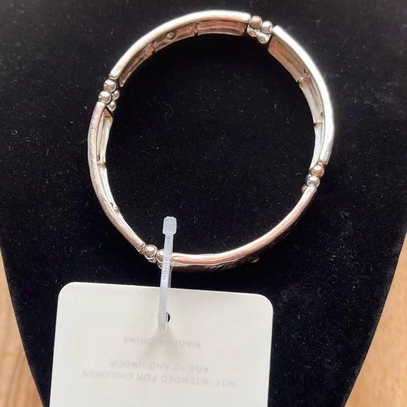 Elegant Silver Bangle Bracelet - Picture 1 of 5